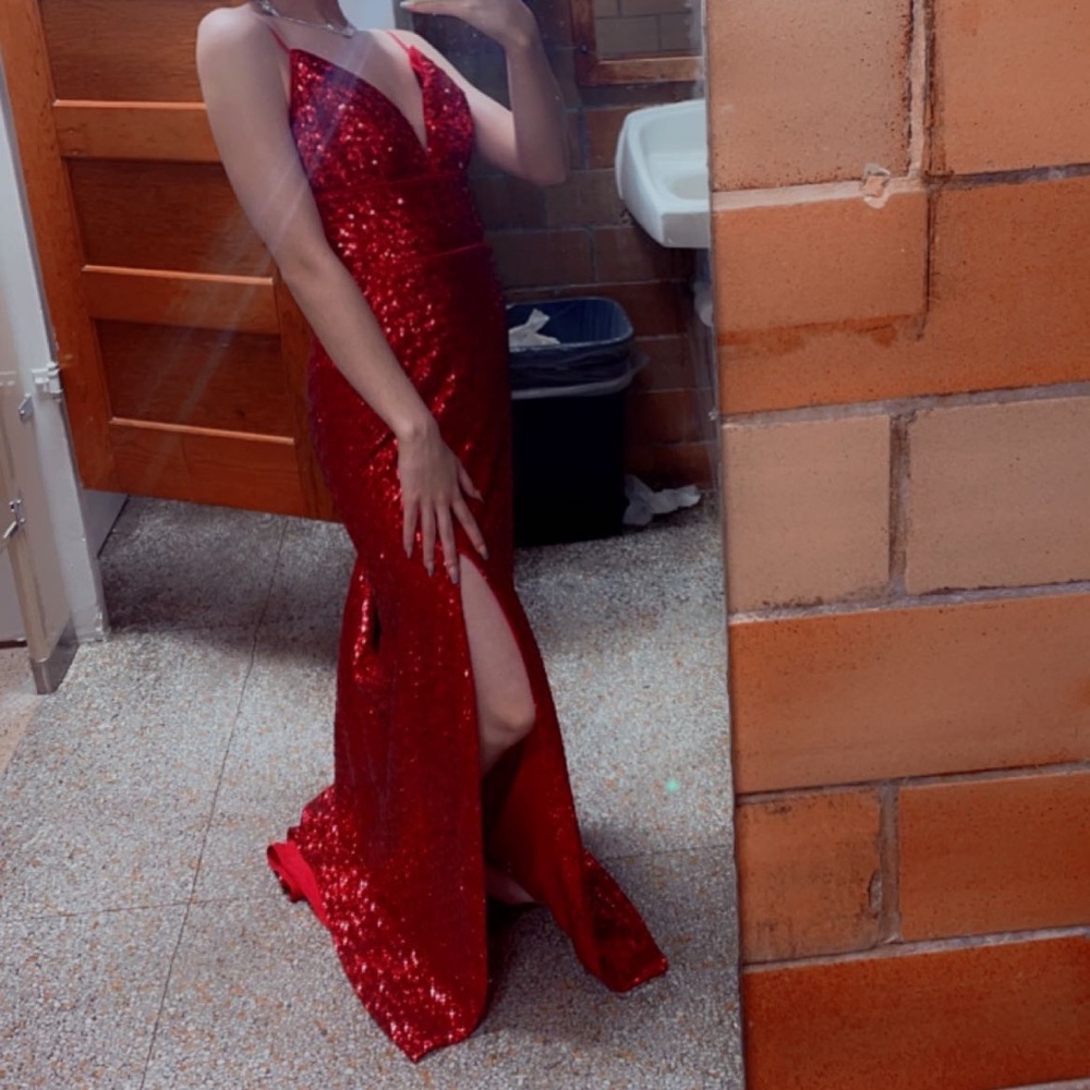 Size 4
Color-deep red